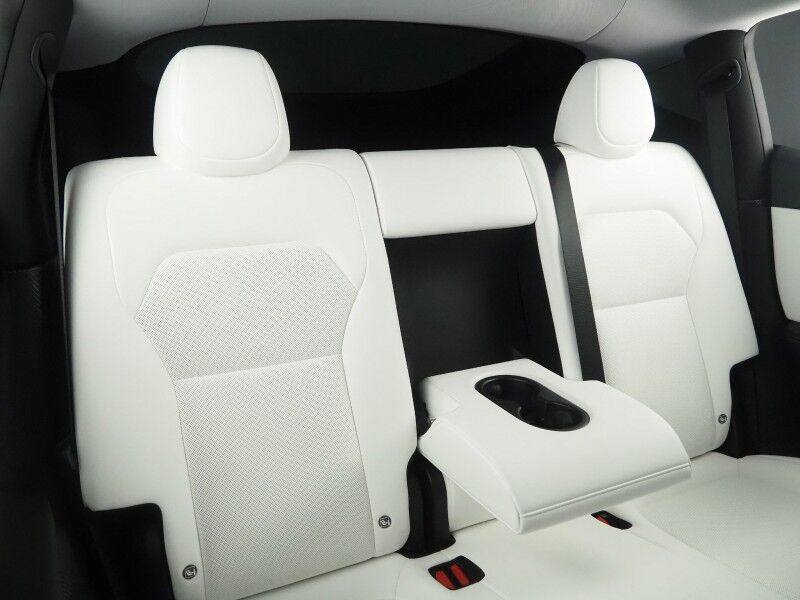 2026 Tesla Model Y Premium AWD *AUTOPILOT, NAVIGATION, SAFETY ALERTS, ADAPTIVE CRUISE, AUTOMATIC PARKING, SURROUND CAMERAS, PANORAMA GLASS ROOF, CLIMATE SEATS, HEATED STEERING, WIRELESS CHARGING Round Rock TX