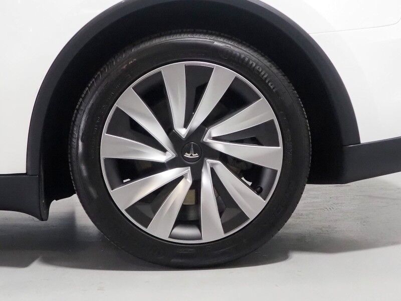 2026 Tesla Model Y Premium AWD *AUTOPILOT, NAVIGATION, SAFETY ALERTS, ADAPTIVE CRUISE, AUTOMATIC PARKING, SURROUND CAMERAS, PANORAMA GLASS ROOF, CLIMATE SEATS, HEATED STEERING, WIRELESS CHARGING Round Rock TX