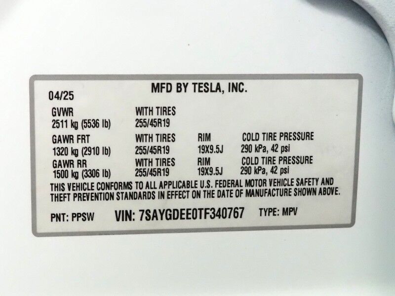 2026 Tesla Model Y Premium AWD *AUTOPILOT, NAVIGATION, SAFETY ALERTS, ADAPTIVE CRUISE, AUTOMATIC PARKING, SURROUND CAMERAS, PANORAMA GLASS ROOF, CLIMATE SEATS, HEATED STEERING, WIRELESS CHARGING Round Rock TX