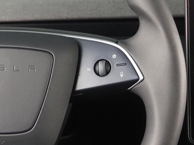 2026 Tesla Model Y Premium AWD *TRAFFIC AWARE CRUISE CONTROL, NAVIGATION, SAFETY ALERTS, AUTOMATIC PARKING, SURROUND CAMERAS, PANORAMA GLASS ROOF, CLIMATE SEATS, HEATED STEERING, WIRELESS CHARGING Round Rock TX