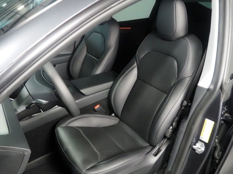 2026 Tesla Model Y Premium AWD *TRAFFIC AWARE CRUISE CONTROL, NAVIGATION, SAFETY ALERTS, AUTOMATIC PARKING, SURROUND CAMERAS, PANORAMA GLASS ROOF, CLIMATE SEATS, HEATED STEERING, WIRELESS CHARGING Round Rock TX