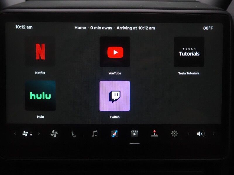 2026 Tesla Model Y Premium AWD *TRAFFIC AWARE CRUISE CONTROL, NAVIGATION, SAFETY ALERTS, AUTOMATIC PARKING, SURROUND CAMERAS, PANORAMA GLASS ROOF, CLIMATE SEATS, HEATED STEERING, WIRELESS CHARGING Round Rock TX