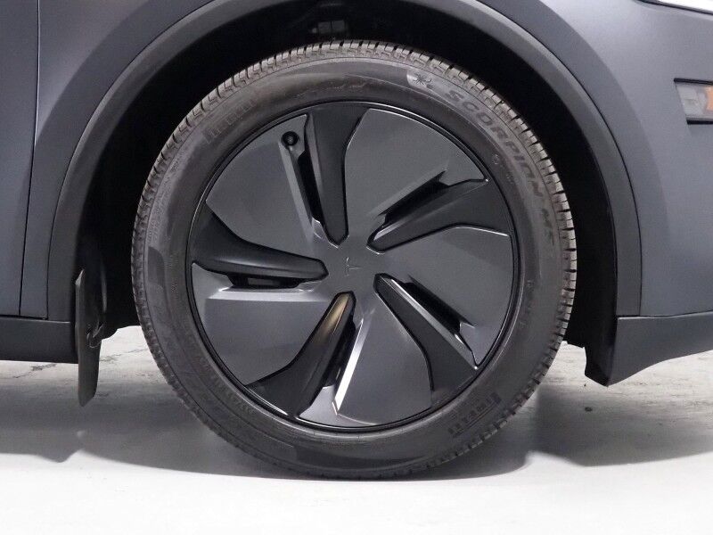2026 Tesla Model Y Premium AWD *TRAFFIC AWARE CRUISE CONTROL, NAVIGATION, SAFETY ALERTS, AUTOMATIC PARKING, SURROUND CAMERAS, PANORAMA GLASS ROOF, CLIMATE SEATS, HEATED STEERING, WIRELESS CHARGING Round Rock TX