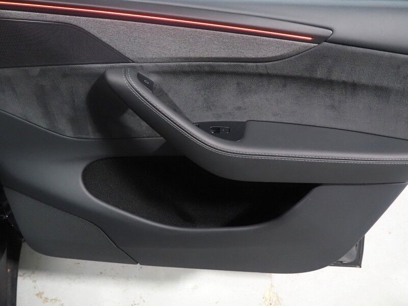 2026 Tesla Model Y Premium AWD *TRAFFIC AWARE CRUISE CONTROL, NAVIGATION, SAFETY ALERTS, AUTOMATIC PARKING, SURROUND CAMERAS, PANORAMA GLASS ROOF, CLIMATE SEATS, HEATED STEERING, WIRELESS CHARGING Round Rock TX