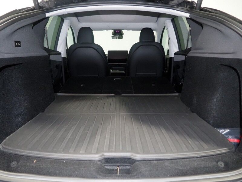 2026 Tesla Model Y Premium AWD *TRAFFIC AWARE CRUISE CONTROL, NAVIGATION, SAFETY ALERTS, AUTOMATIC PARKING, SURROUND CAMERAS, PANORAMA GLASS ROOF, CLIMATE SEATS, HEATED STEERING, WIRELESS CHARGING Round Rock TX