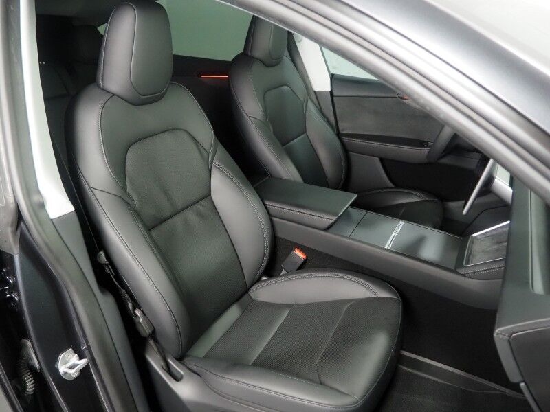 2026 Tesla Model Y Premium AWD *TRAFFIC AWARE CRUISE CONTROL, NAVIGATION, SAFETY ALERTS, AUTOMATIC PARKING, SURROUND CAMERAS, PANORAMA GLASS ROOF, CLIMATE SEATS, HEATED STEERING, WIRELESS CHARGING