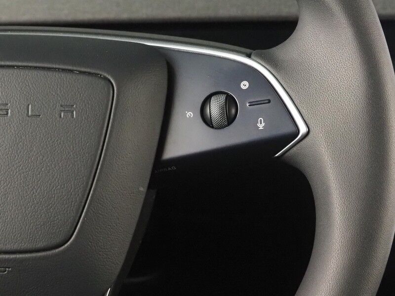 2026 Tesla Model Y Premium AWD *TRAFFIC AWARE CRUISE CONTROL, NAVIGATION, SAFETY ALERTS, AUTOMATIC PARKING, SURROUND CAMERAS, PANORAMA GLASS ROOF, CLIMATE SEATS, HEATED STEERING, WIRELESS CHARGING Round Rock TX