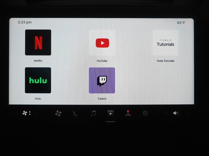 2026 Tesla Model Y Premium AWD *TRAFFIC AWARE CRUISE CONTROL, NAVIGATION, SAFETY ALERTS, AUTOMATIC PARKING, SURROUND CAMERAS, PANORAMA GLASS ROOF, CLIMATE SEATS, HEATED STEERING, WIRELESS CHARGING Round Rock TX