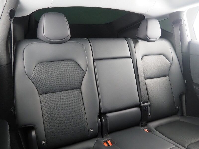 2026 Tesla Model Y Premium AWD *TRAFFIC AWARE CRUISE CONTROL, NAVIGATION, SAFETY ALERTS, AUTOMATIC PARKING, SURROUND CAMERAS, PANORAMA GLASS ROOF, CLIMATE SEATS, HEATED STEERING, WIRELESS CHARGING Round Rock TX