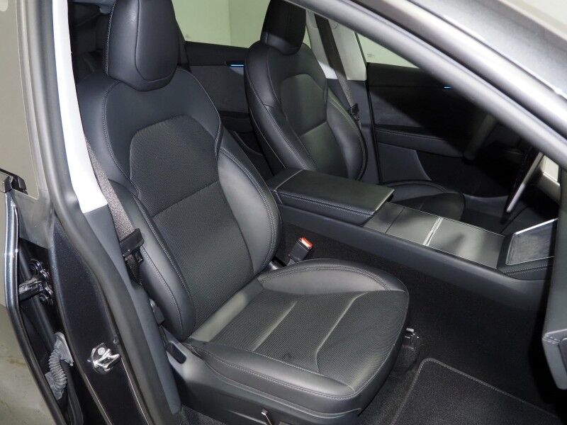 2026 Tesla Model Y Premium AWD *TRAFFIC AWARE CRUISE CONTROL, NAVIGATION, SAFETY ALERTS, AUTOMATIC PARKING, SURROUND CAMERAS, PANORAMA GLASS ROOF, CLIMATE SEATS, HEATED STEERING, WIRELESS CHARGING