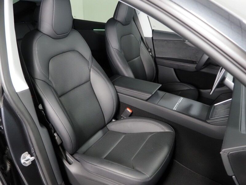 2026 Tesla Model Y Premium RWD *AUTOPILOT, NAVIGATION, SAFETY ALERTS, ADAPTIVE CRUISE, AUTOMATIC PARKING, SURROUND CAMERAS, PANORAMA GLASS ROOF, CLIMATE SEATS, HEATED STEERING, WIRELESS CHARGING
