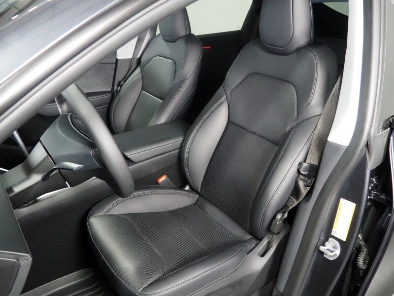2026 Tesla Model Y Premium RWD *AUTOPILOT, NAVIGATION, SAFETY ALERTS, ADAPTIVE CRUISE, AUTOMATIC PARKING, SURROUND CAMERAS, PANORAMA GLASS ROOF, CLIMATE SEATS, HEATED STEERING, WIRELESS CHARGING Round Rock TX