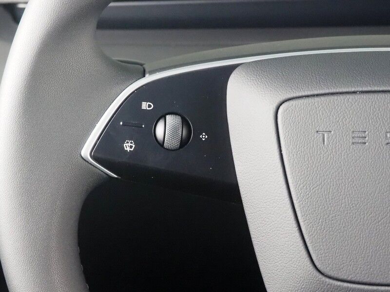 2026 Tesla Model Y Premium RWD *AUTOPILOT, NAVIGATION, SAFETY ALERTS, ADAPTIVE CRUISE, AUTOMATIC PARKING, SURROUND CAMERAS, PANORAMA GLASS ROOF, CLIMATE SEATS, HEATED STEERING, WIRELESS CHARGING Round Rock TX