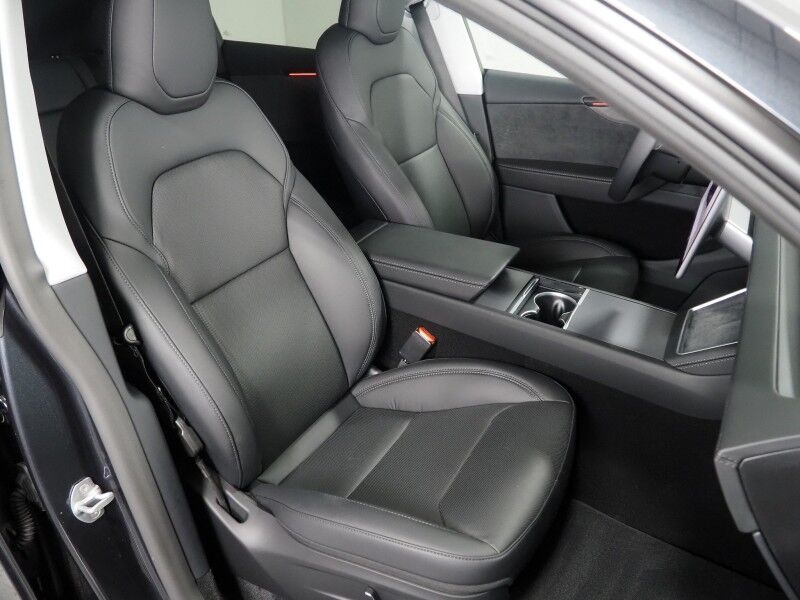 2026 Tesla Model Y Premium RWD *AUTOPILOT, NAVIGATION, SAFETY ALERTS, ADAPTIVE CRUISE, AUTOMATIC PARKING, SURROUND CAMERAS, PANORAMA GLASS ROOF, CLIMATE SEATS, HEATED STEERING, WIRELESS CHARGING
