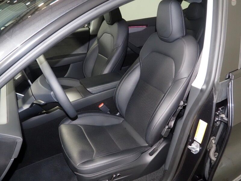 2026 Tesla Model Y Premium RWD *TRAFFIC AWARE CRUISE CONTROL, NAVIGATION, SAFETY ALERTS, AUTOMATIC PARKING, SURROUND CAMERAS, PANORAMA GLASS ROOF, CLIMATE SEATS, HEATED STEERING, WIRELESS CHARGING Round Rock TX