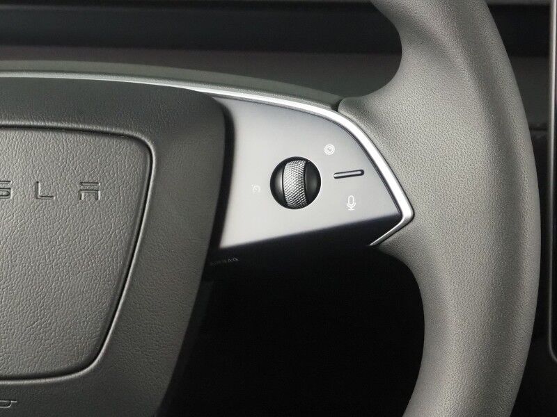 2026 Tesla Model Y Premium RWD *TRAFFIC AWARE CRUISE CONTROL, NAVIGATION, SAFETY ALERTS, AUTOMATIC PARKING, SURROUND CAMERAS, PANORAMA GLASS ROOF, CLIMATE SEATS, HEATED STEERING, WIRELESS CHARGING Round Rock TX