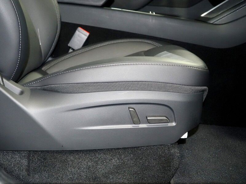 2026 Tesla Model Y Premium RWD *TRAFFIC AWARE CRUISE CONTROL, NAVIGATION, SAFETY ALERTS, AUTOMATIC PARKING, SURROUND CAMERAS, PANORAMA GLASS ROOF, CLIMATE SEATS, HEATED STEERING, WIRELESS CHARGING Round Rock TX