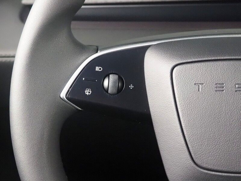 2026 Tesla Model Y Premium RWD *TRAFFIC AWARE CRUISE CONTROL, NAVIGATION, SAFETY ALERTS, AUTOMATIC PARKING, SURROUND CAMERAS, PANORAMA GLASS ROOF, CLIMATE SEATS, HEATED STEERING, WIRELESS CHARGING Round Rock TX