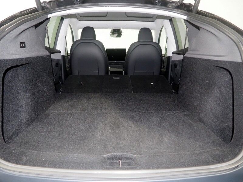 2026 Tesla Model Y Premium RWD *TRAFFIC AWARE CRUISE CONTROL, NAVIGATION, SAFETY ALERTS, AUTOMATIC PARKING, SURROUND CAMERAS, PANORAMA GLASS ROOF, CLIMATE SEATS, HEATED STEERING, WIRELESS CHARGING Round Rock TX