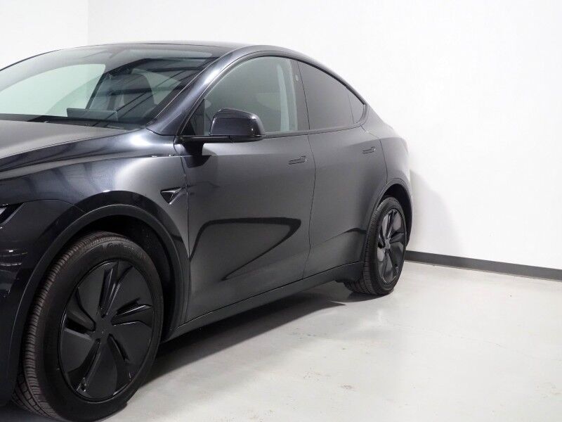 2026 Tesla Model Y Premium RWD *TRAFFIC AWARE CRUISE CONTROL, NAVIGATION, SAFETY ALERTS, AUTOMATIC PARKING, SURROUND CAMERAS, PANORAMA GLASS ROOF, CLIMATE SEATS, HEATED STEERING, WIRELESS CHARGING Round Rock TX