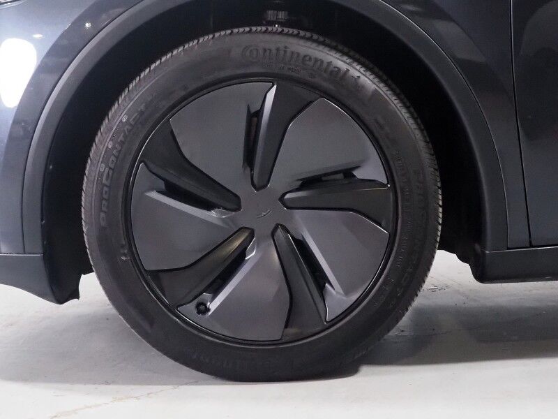 2026 Tesla Model Y Premium RWD *TRAFFIC AWARE CRUISE CONTROL, NAVIGATION, SAFETY ALERTS, AUTOMATIC PARKING, SURROUND CAMERAS, PANORAMA GLASS ROOF, CLIMATE SEATS, HEATED STEERING, WIRELESS CHARGING Round Rock TX