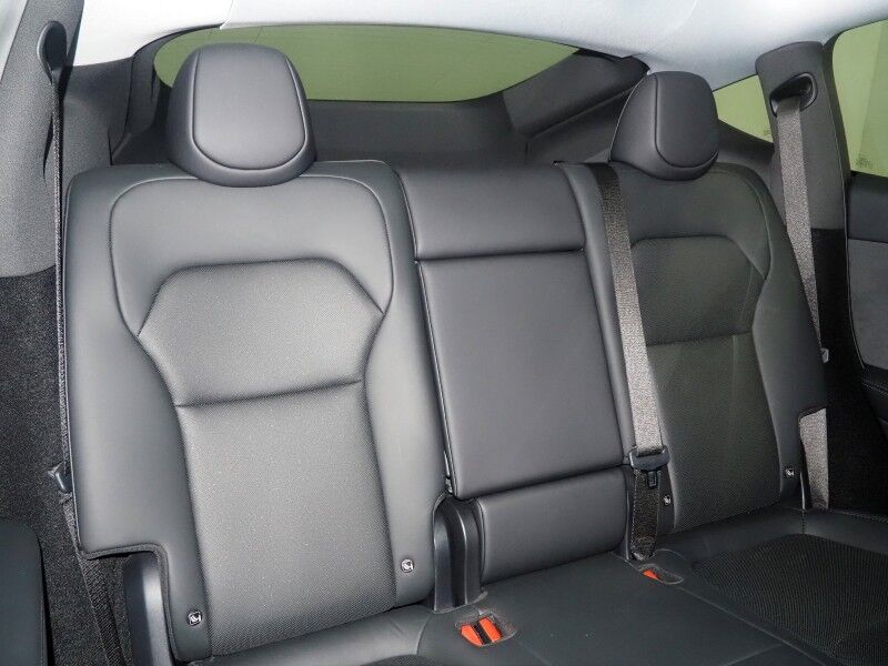 2026 Tesla Model Y Premium RWD *TRAFFIC AWARE CRUISE CONTROL, NAVIGATION, SAFETY ALERTS, AUTOMATIC PARKING, SURROUND CAMERAS, PANORAMA GLASS ROOF, CLIMATE SEATS, HEATED STEERING, WIRELESS CHARGING Round Rock TX