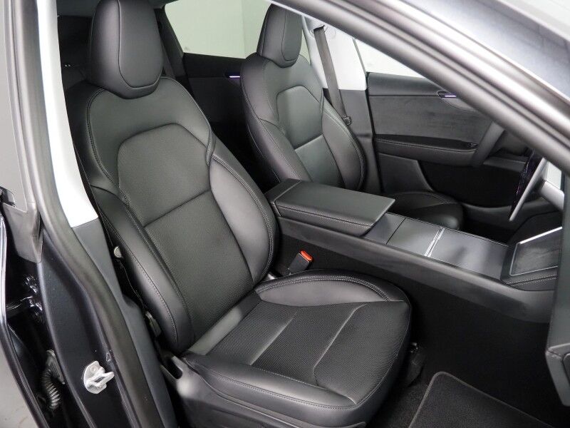2026 Tesla Model Y Premium RWD *TRAFFIC AWARE CRUISE CONTROL, NAVIGATION, SAFETY ALERTS, AUTOMATIC PARKING, SURROUND CAMERAS, PANORAMA GLASS ROOF, CLIMATE SEATS, HEATED STEERING, WIRELESS CHARGING