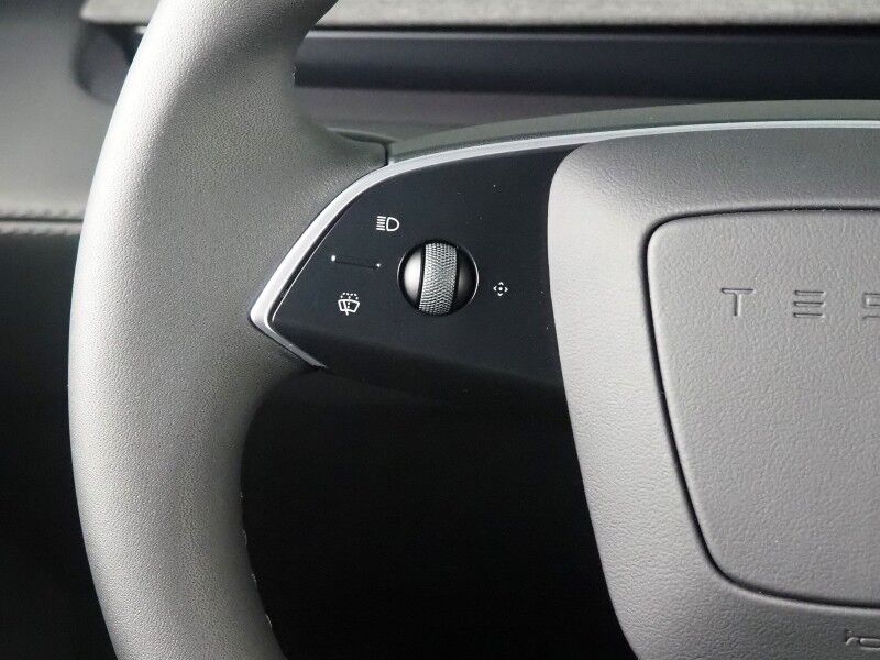 2026 Tesla Model Y Premium RWD *TRAFFIC AWARE CRUISE CONTROL, NAVIGATION, SAFETY ALERTS, AUTOMATIC PARKING, SURROUND CAMERAS, PANORAMA GLASS ROOF, CLIMATE SEATS, HEATED STEERING, WIRELESS CHARGING Round Rock TX