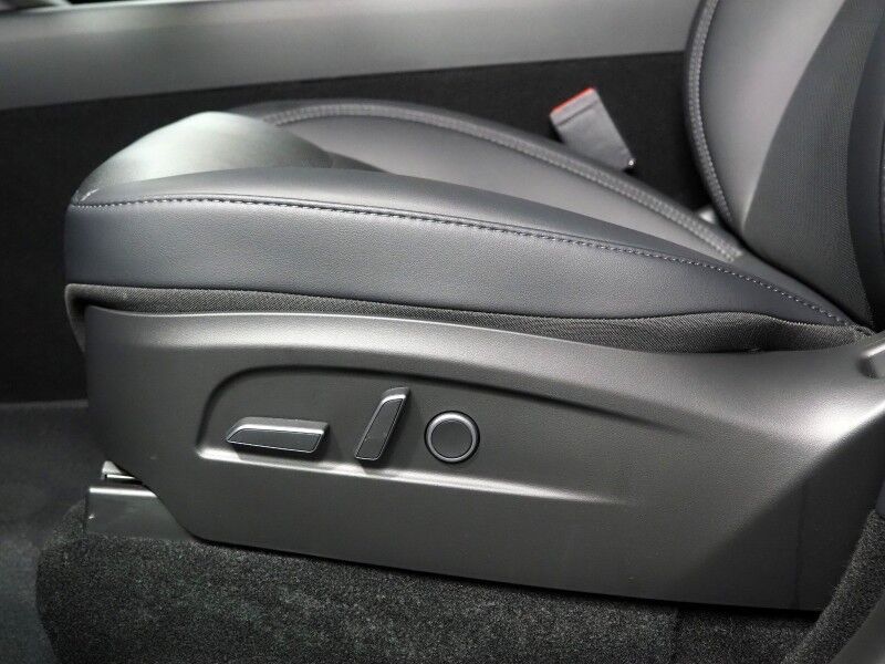 2026 Tesla Model Y Premium RWD *TRAFFIC AWARE CRUISE CONTROL, NAVIGATION, SAFETY ALERTS, AUTOMATIC PARKING, SURROUND CAMERAS, PANORAMA GLASS ROOF, CLIMATE SEATS, HEATED STEERING, WIRELESS CHARGING Round Rock TX