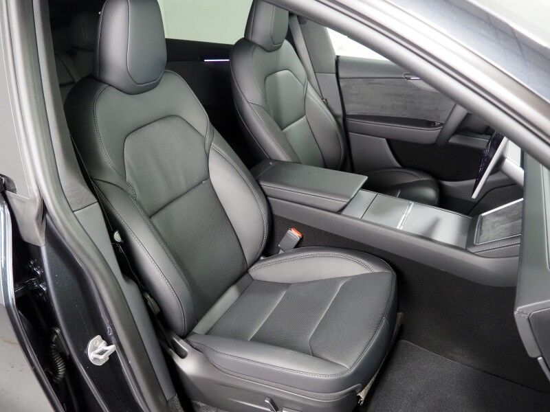 2026 Tesla Model Y Premium RWD *TRAFFIC AWARE CRUISE CONTROL, NAVIGATION, SAFETY ALERTS, AUTOMATIC PARKING, SURROUND CAMERAS, PANORAMA GLASS ROOF, CLIMATE SEATS, HEATED STEERING, WIRELESS CHARGING