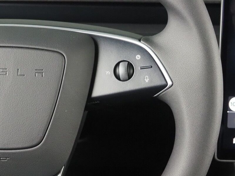2026 Tesla Model Y Premium RWD *TRAFFIC AWARE CRUISE CONTROL, NAVIGATION, SAFETY ALERTS, AUTOMATIC PARKING, SURROUND CAMERAS, PANORAMA GLASS ROOF, CLIMATE SEATS, HEATED STEERING, WIRELESS CHARGING Round Rock TX