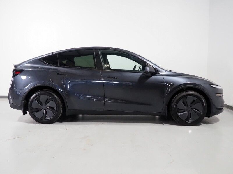 2026 Tesla Model Y Premium RWD *TRAFFIC AWARE CRUISE CONTROL, NAVIGATION, SAFETY ALERTS, AUTOMATIC PARKING, SURROUND CAMERAS, PANORAMA GLASS ROOF, CLIMATE SEATS, HEATED STEERING, WIRELESS CHARGING Round Rock TX