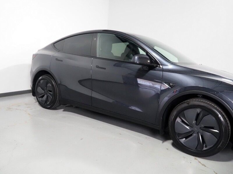2026 Tesla Model Y Premium RWD *TRAFFIC AWARE CRUISE CONTROL, NAVIGATION, SAFETY ALERTS, AUTOMATIC PARKING, SURROUND CAMERAS, PANORAMA GLASS ROOF, CLIMATE SEATS, HEATED STEERING, WIRELESS CHARGING Round Rock TX