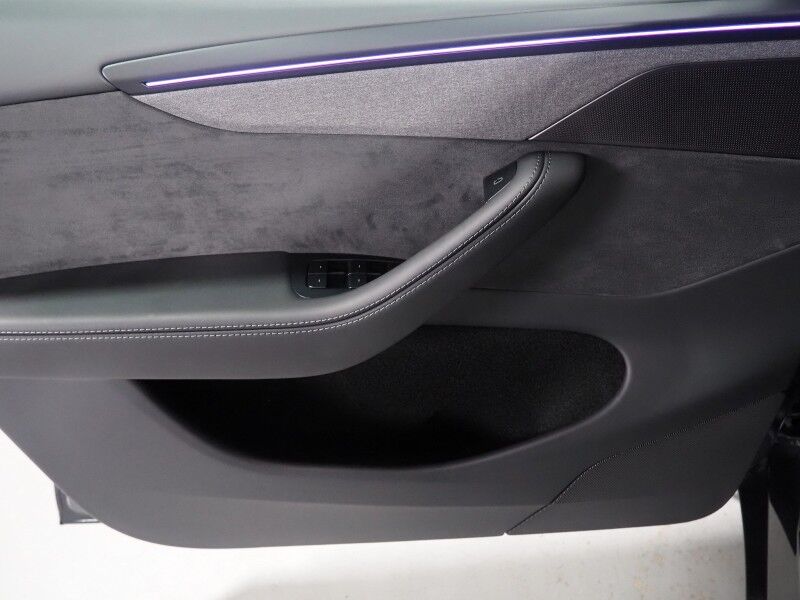 2026 Tesla Model Y Premium RWD *TRAFFIC AWARE CRUISE CONTROL, NAVIGATION, SAFETY ALERTS, AUTOMATIC PARKING, SURROUND CAMERAS, PANORAMA GLASS ROOF, CLIMATE SEATS, HEATED STEERING, WIRELESS CHARGING Round Rock TX