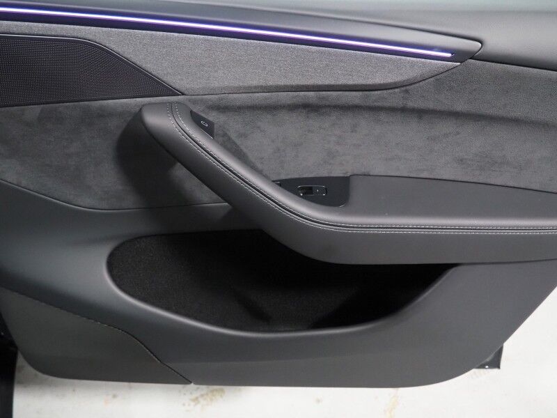 2026 Tesla Model Y Premium RWD *TRAFFIC AWARE CRUISE CONTROL, NAVIGATION, SAFETY ALERTS, AUTOMATIC PARKING, SURROUND CAMERAS, PANORAMA GLASS ROOF, CLIMATE SEATS, HEATED STEERING, WIRELESS CHARGING Round Rock TX