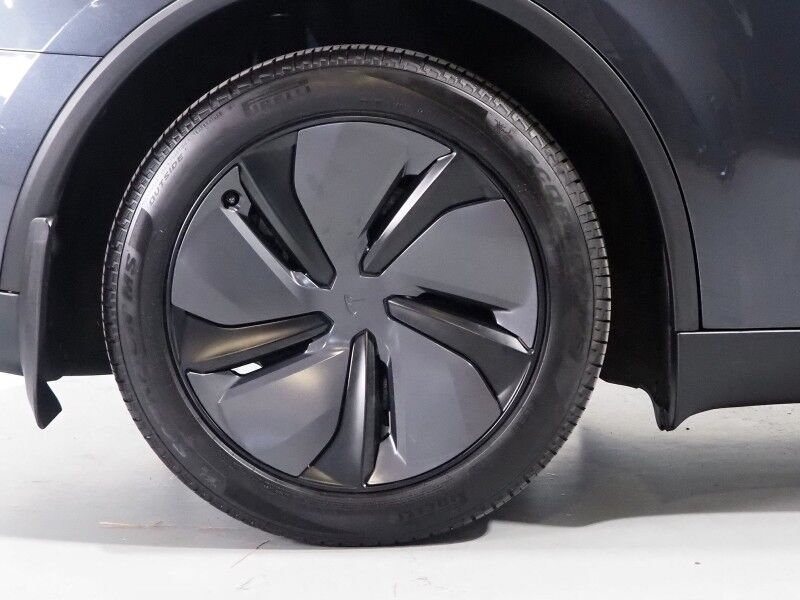 2026 Tesla Model Y Premium RWD *TRAFFIC AWARE CRUISE CONTROL, NAVIGATION, SAFETY ALERTS, AUTOMATIC PARKING, SURROUND CAMERAS, PANORAMA GLASS ROOF, CLIMATE SEATS, HEATED STEERING, WIRELESS CHARGING Round Rock TX