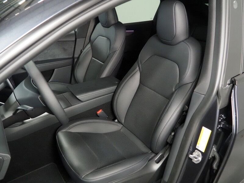 2026 Tesla Model Y Premium RWD *TRAFFIC AWARE CRUISE CONTROL, NAVIGATION, SAFETY ALERTS, AUTOMATIC PARKING, SURROUND CAMERAS, PANORAMA GLASS ROOF, CLIMATE SEATS, HEATED STEERING, WIRELESS CHARGING Round Rock TX