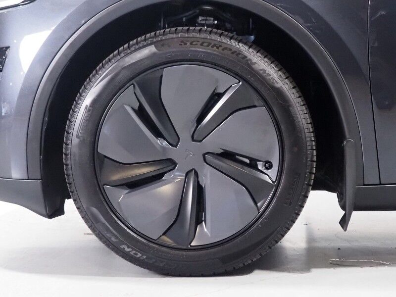2026 Tesla Model Y Premium RWD *TRAFFIC AWARE CRUISE CONTROL, NAVIGATION, SAFETY ALERTS, AUTOMATIC PARKING, SURROUND CAMERAS, PANORAMA GLASS ROOF, CLIMATE SEATS, HEATED STEERING, WIRELESS CHARGING Round Rock TX