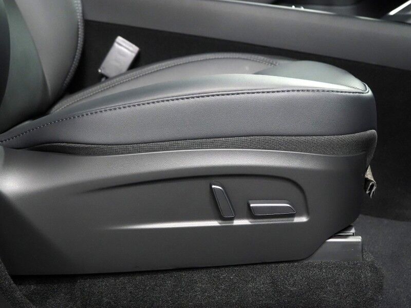 2026 Tesla Model Y Premium RWD *TRAFFIC AWARE CRUISE CONTROL, NAVIGATION, SAFETY ALERTS, AUTOMATIC PARKING, SURROUND CAMERAS, PANORAMA GLASS ROOF, CLIMATE SEATS, HEATED STEERING, WIRELESS CHARGING Round Rock TX