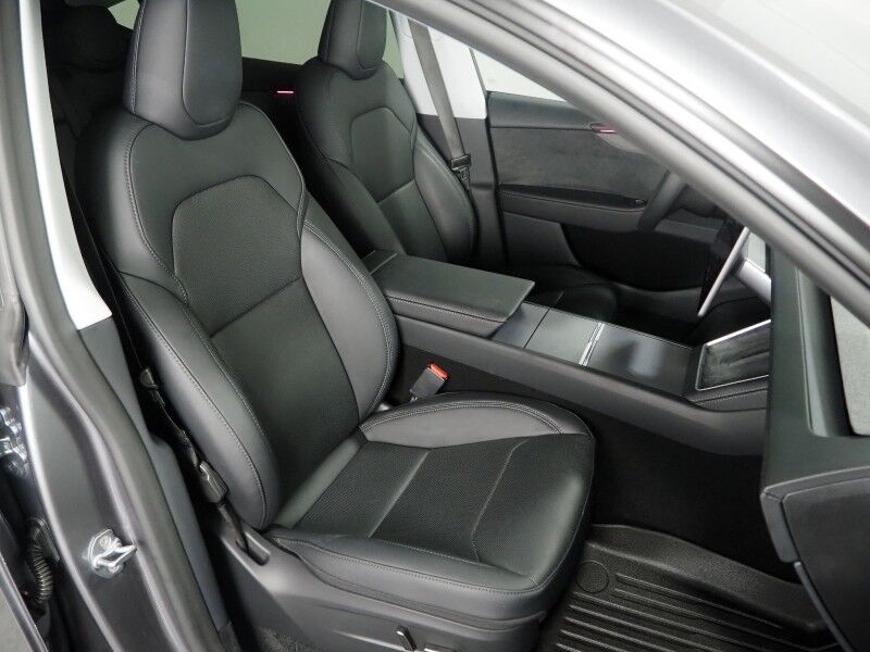 2026 Tesla Model Y Premium RWD *TRAFFIC AWARE CRUISE CONTROL, NAVIGATION, SAFETY ALERTS, AUTOMATIC PARKING, SURROUND CAMERAS, PANORAMA GLASS ROOF, CLIMATE SEATS, HEATED STEERING, WIRELESS CHARGING