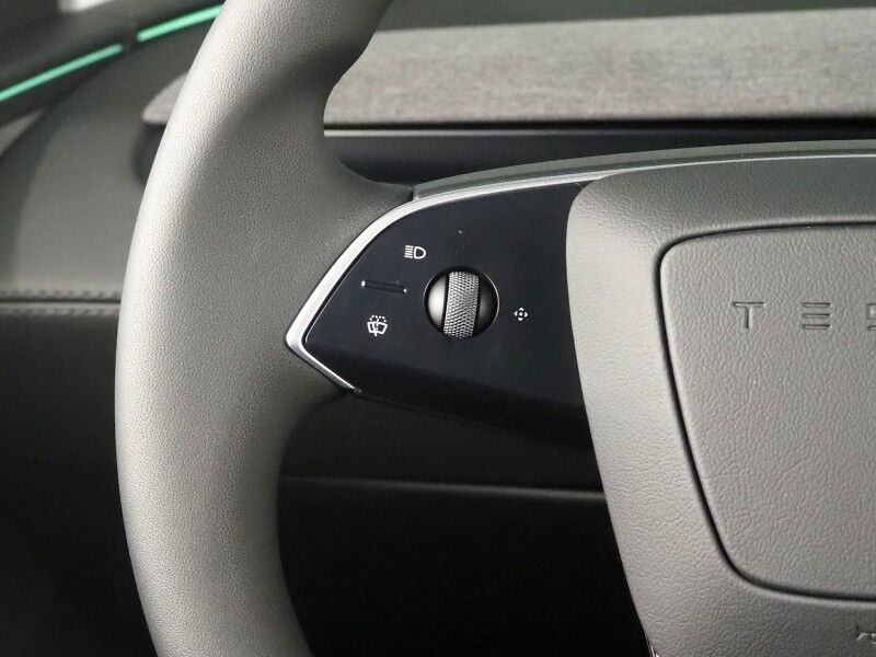 2026 Tesla Model Y Premium RWD *TRAFFIC AWARE CRUISE CONTROL, NAVIGATION, SAFETY ALERTS, AUTOMATIC PARKING, SURROUND CAMERAS, PANORAMA GLASS ROOF, CLIMATE SEATS, HEATED STEERING, WIRELESS CHARGING Round Rock TX