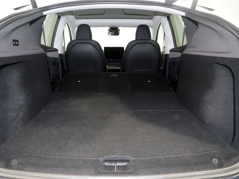 2026 Tesla Model Y Premium RWD *TRAFFIC AWARE CRUISE CONTROL, NAVIGATION, SAFETY ALERTS, AUTOMATIC PARKING, SURROUND CAMERAS, PANORAMA GLASS ROOF, CLIMATE SEATS, HEATED STEERING, WIRELESS CHARGING Round Rock TX