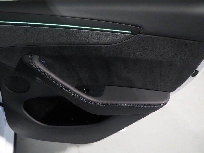 2026 Tesla Model Y Premium RWD *TRAFFIC AWARE CRUISE CONTROL, NAVIGATION, SAFETY ALERTS, AUTOMATIC PARKING, SURROUND CAMERAS, PANORAMA GLASS ROOF, CLIMATE SEATS, HEATED STEERING, WIRELESS CHARGING Round Rock TX