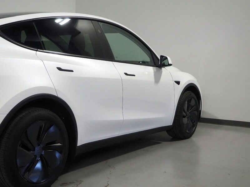 2026 Tesla Model Y Premium RWD *TRAFFIC AWARE CRUISE CONTROL, NAVIGATION, SAFETY ALERTS, AUTOMATIC PARKING, SURROUND CAMERAS, PANORAMA GLASS ROOF, CLIMATE SEATS, HEATED STEERING, WIRELESS CHARGING Round Rock TX