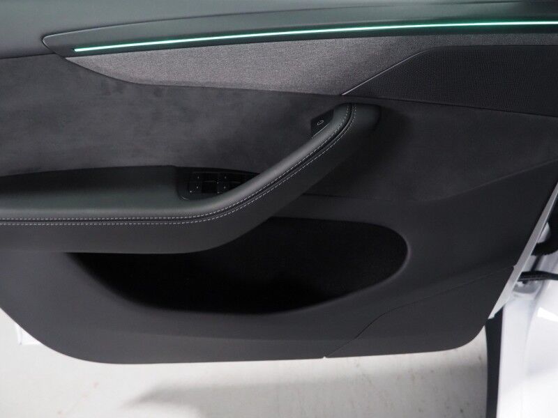 2026 Tesla Model Y Premium RWD *TRAFFIC AWARE CRUISE CONTROL, NAVIGATION, SAFETY ALERTS, AUTOMATIC PARKING, SURROUND CAMERAS, PANORAMA GLASS ROOF, CLIMATE SEATS, HEATED STEERING, WIRELESS CHARGING Round Rock TX