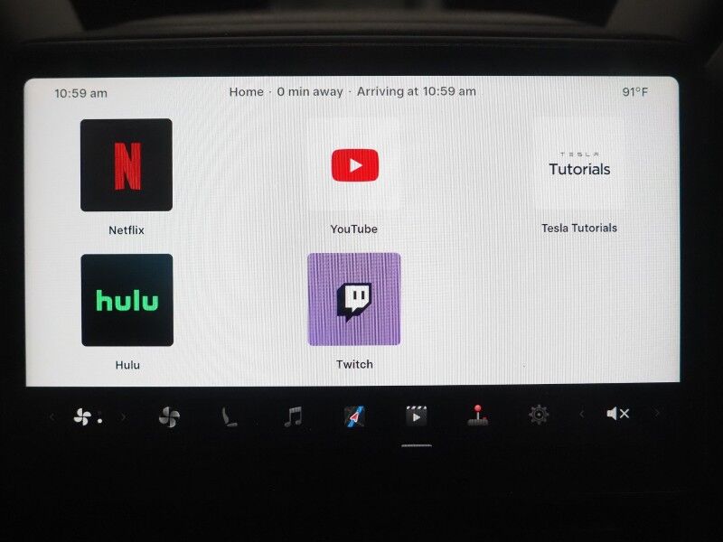2026 Tesla Model Y Premium RWD *TRAFFIC AWARE CRUISE CONTROL, NAVIGATION, SAFETY ALERTS, AUTOMATIC PARKING, SURROUND CAMERAS, PANORAMA GLASS ROOF, CLIMATE SEATS, HEATED STEERING, WIRELESS CHARGING Round Rock TX