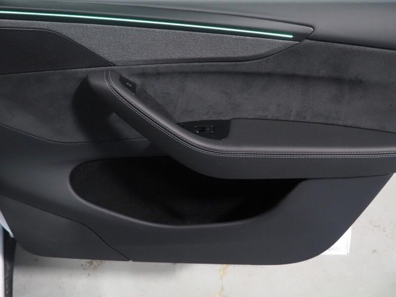 2026 Tesla Model Y Premium RWD *TRAFFIC AWARE CRUISE CONTROL, NAVIGATION, SAFETY ALERTS, AUTOMATIC PARKING, SURROUND CAMERAS, PANORAMA GLASS ROOF, CLIMATE SEATS, HEATED STEERING, WIRELESS CHARGING Round Rock TX