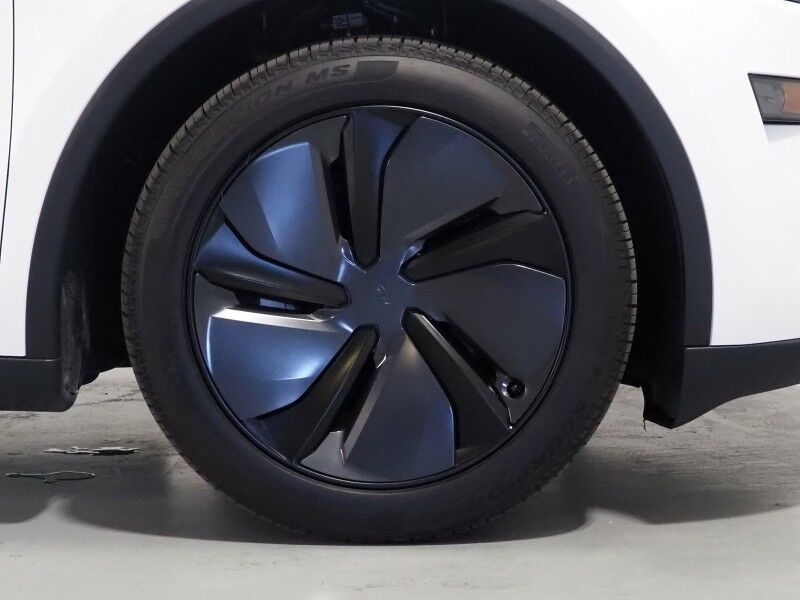 2026 Tesla Model Y Premium RWD *TRAFFIC AWARE CRUISE CONTROL, NAVIGATION, SAFETY ALERTS, AUTOMATIC PARKING, SURROUND CAMERAS, PANORAMA GLASS ROOF, CLIMATE SEATS, HEATED STEERING, WIRELESS CHARGING Round Rock TX