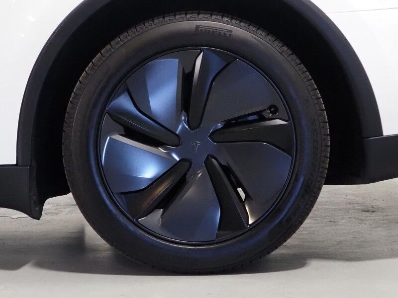 2026 Tesla Model Y Premium RWD *TRAFFIC AWARE CRUISE CONTROL, NAVIGATION, SAFETY ALERTS, AUTOMATIC PARKING, SURROUND CAMERAS, PANORAMA GLASS ROOF, CLIMATE SEATS, HEATED STEERING, WIRELESS CHARGING Round Rock TX
