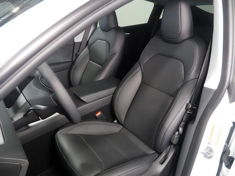 2026 Tesla Model Y Premium RWD *TRAFFIC AWARE CRUISE CONTROL, NAVIGATION, SAFETY ALERTS, AUTOMATIC PARKING, SURROUND CAMERAS, PANORAMA GLASS ROOF, CLIMATE SEATS, HEATED STEERING, WIRELESS CHARGING Round Rock TX